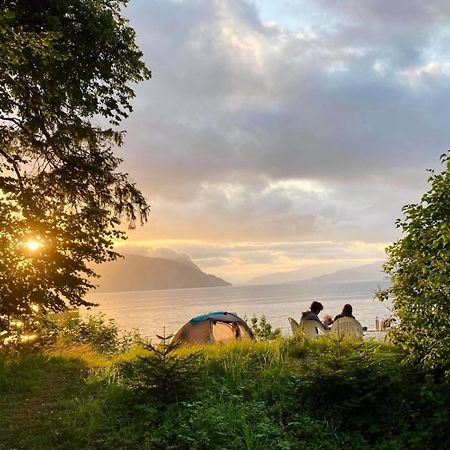 Hotel Nokling & Camping Hjelmeland エクステリア 写真