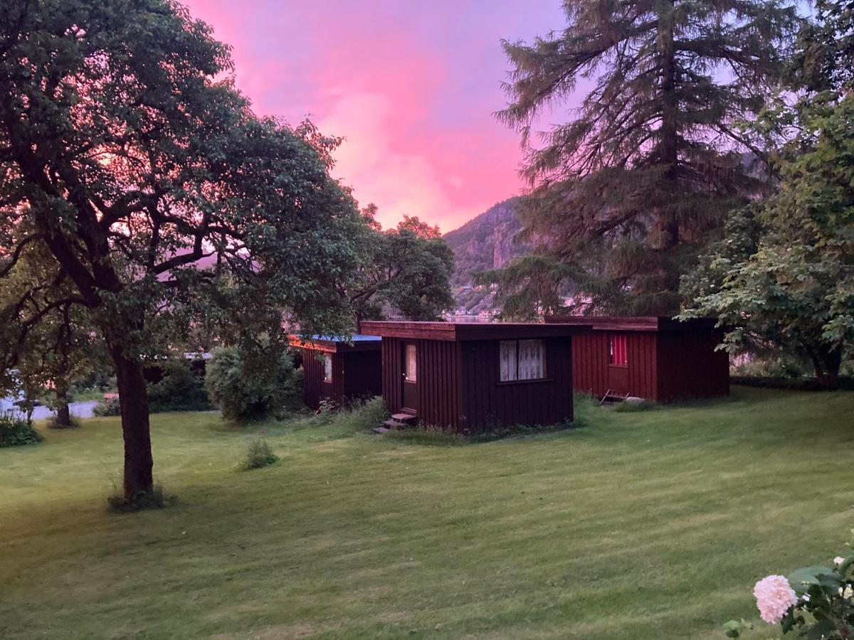 Hotel Nokling & Camping Hjelmeland エクステリア 写真