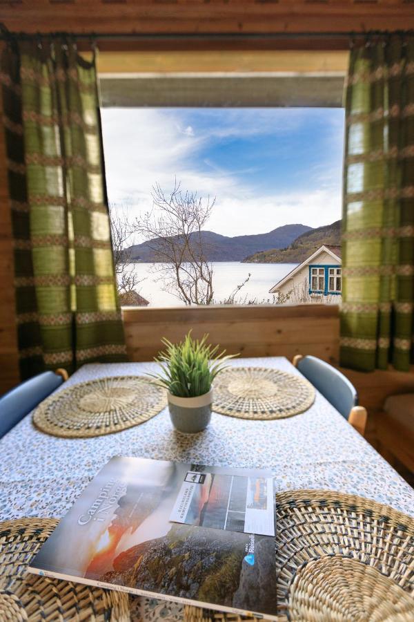 Hotel Nokling & Camping Hjelmeland エクステリア 写真