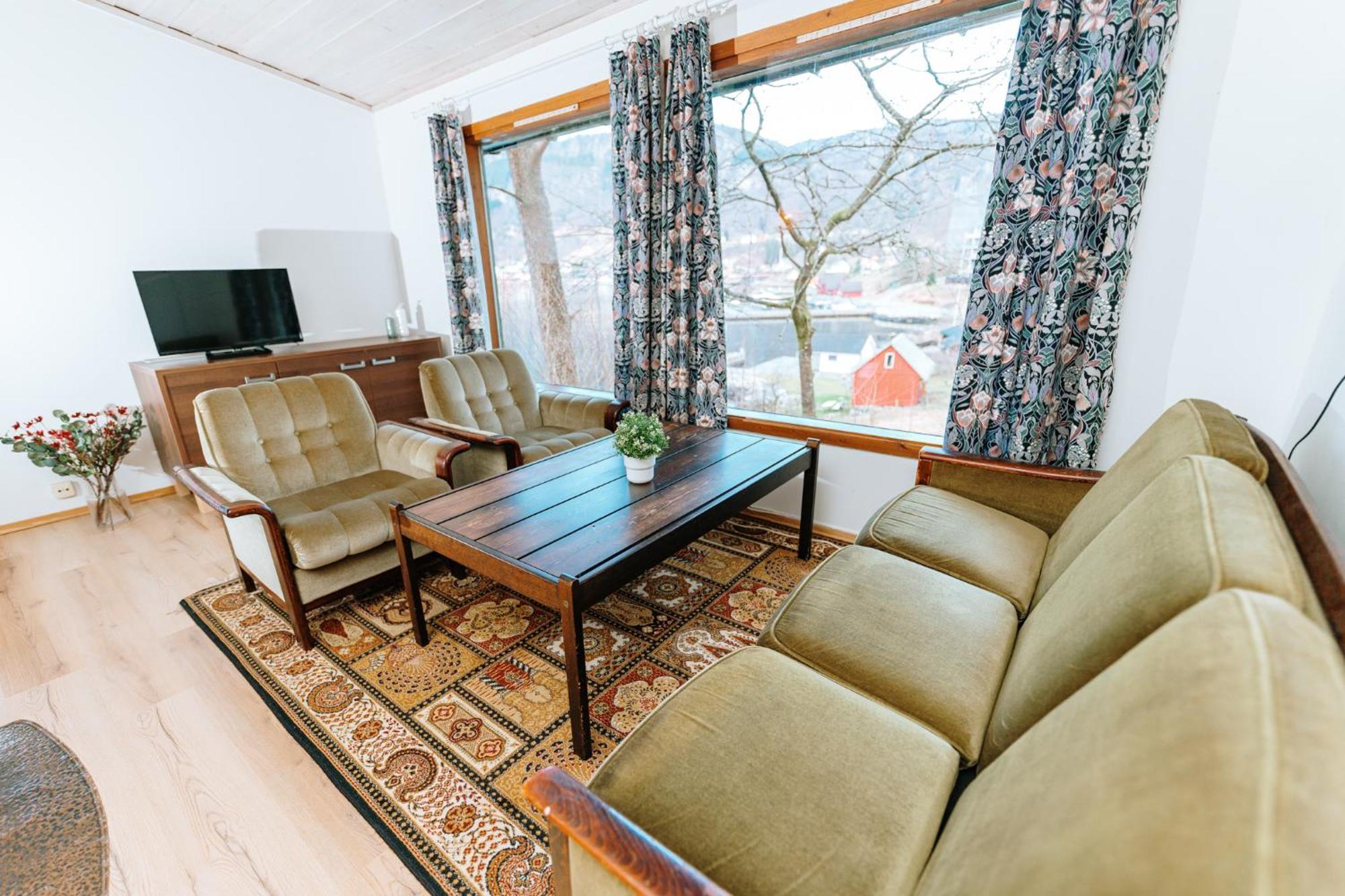 Hotel Nokling & Camping Hjelmeland エクステリア 写真