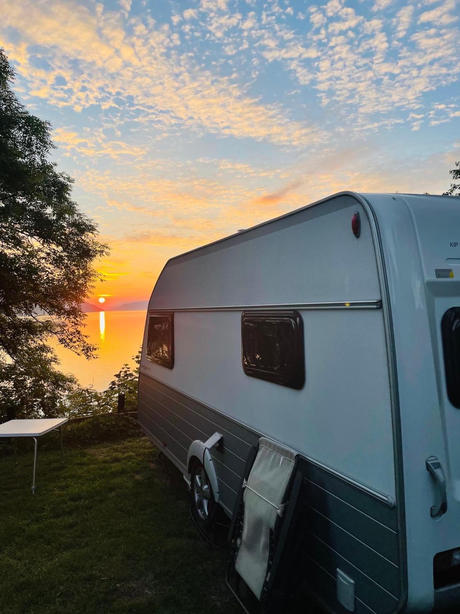 Hotel Nokling & Camping Hjelmeland エクステリア 写真