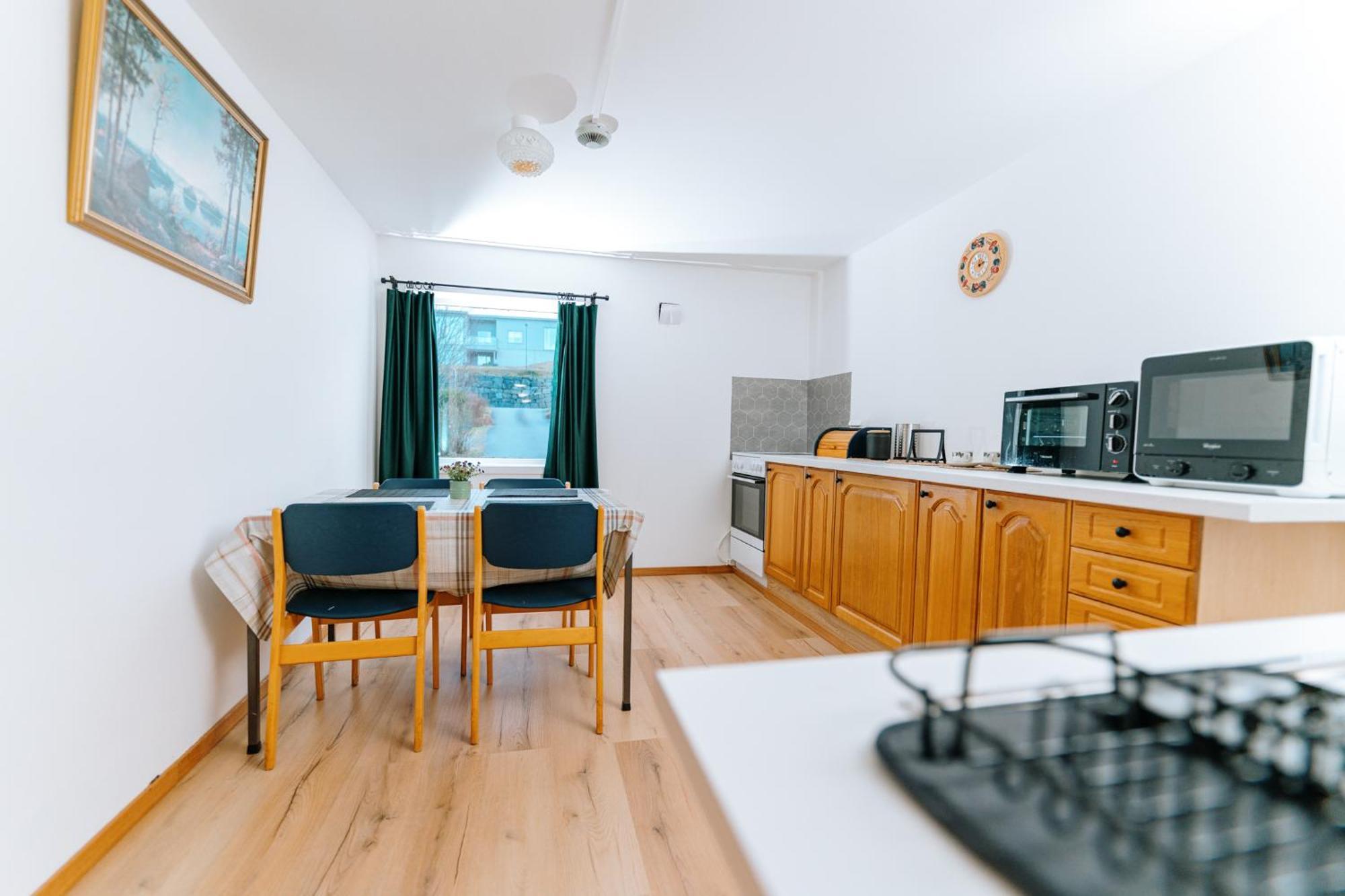 Hotel Nokling & Camping Hjelmeland エクステリア 写真