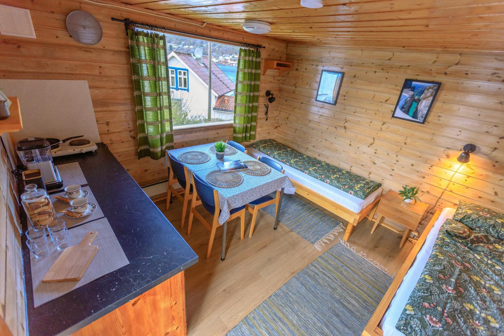 Hotel Nokling & Camping Hjelmeland エクステリア 写真